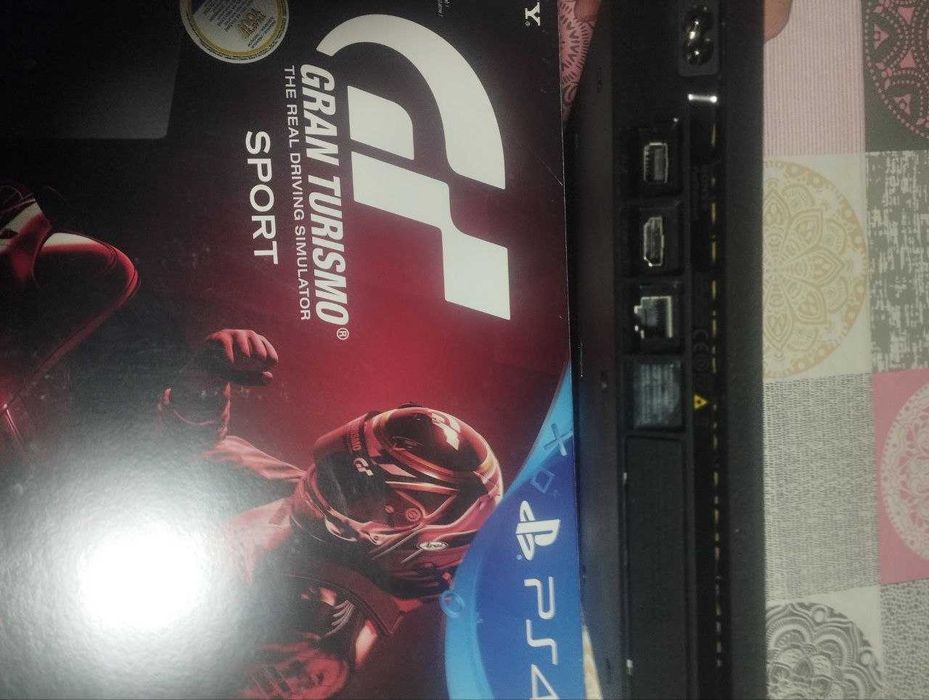 PlayStation 4 slim 1tb