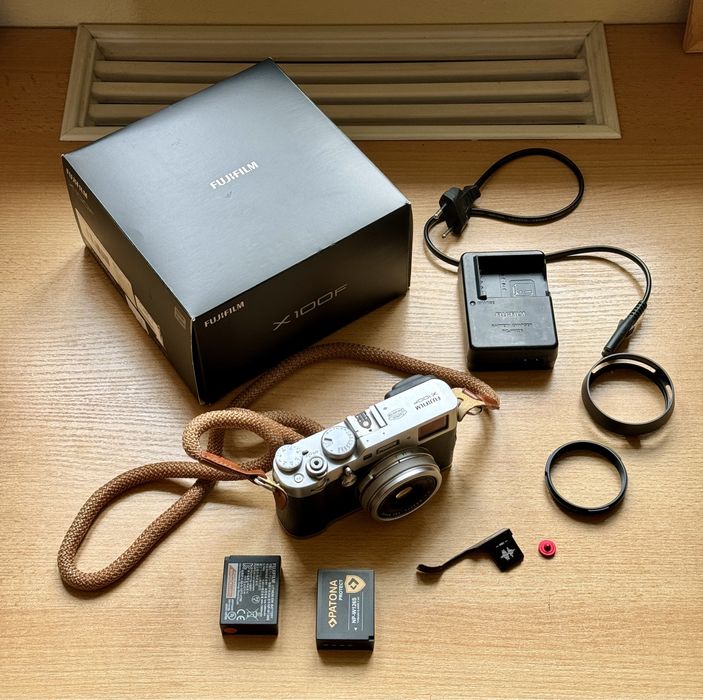 Fujifilm X100F srebrny, komplet, pudełko, dwie baterie Fuji X100F