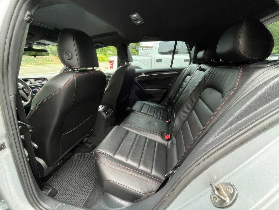 Volkswagen Golf GTI SE 4-Door      2017