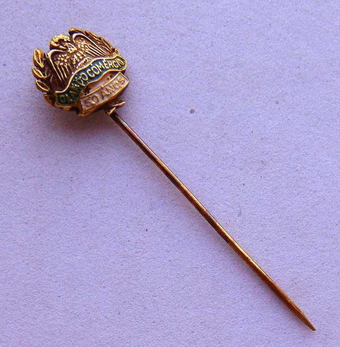 Alfinete de Lapela em Prata e Esmalte 50 Anos do Lar do Comércio