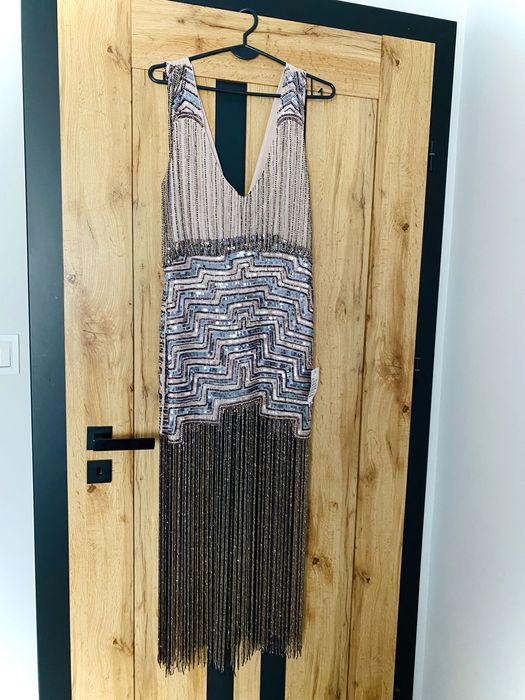 Bogato zdobiona sukienka Asos M