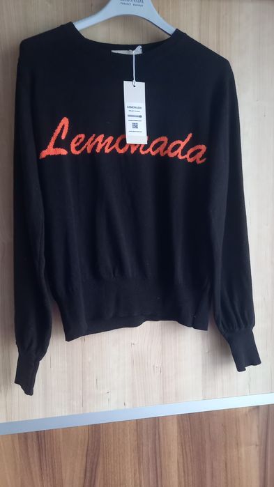 Czarny sweterek LEMONADA logo wiosna 2022