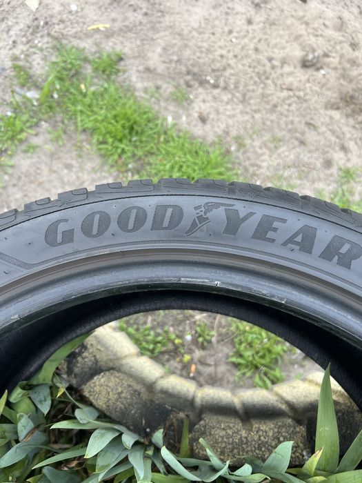 Зимова гума 275/40/21