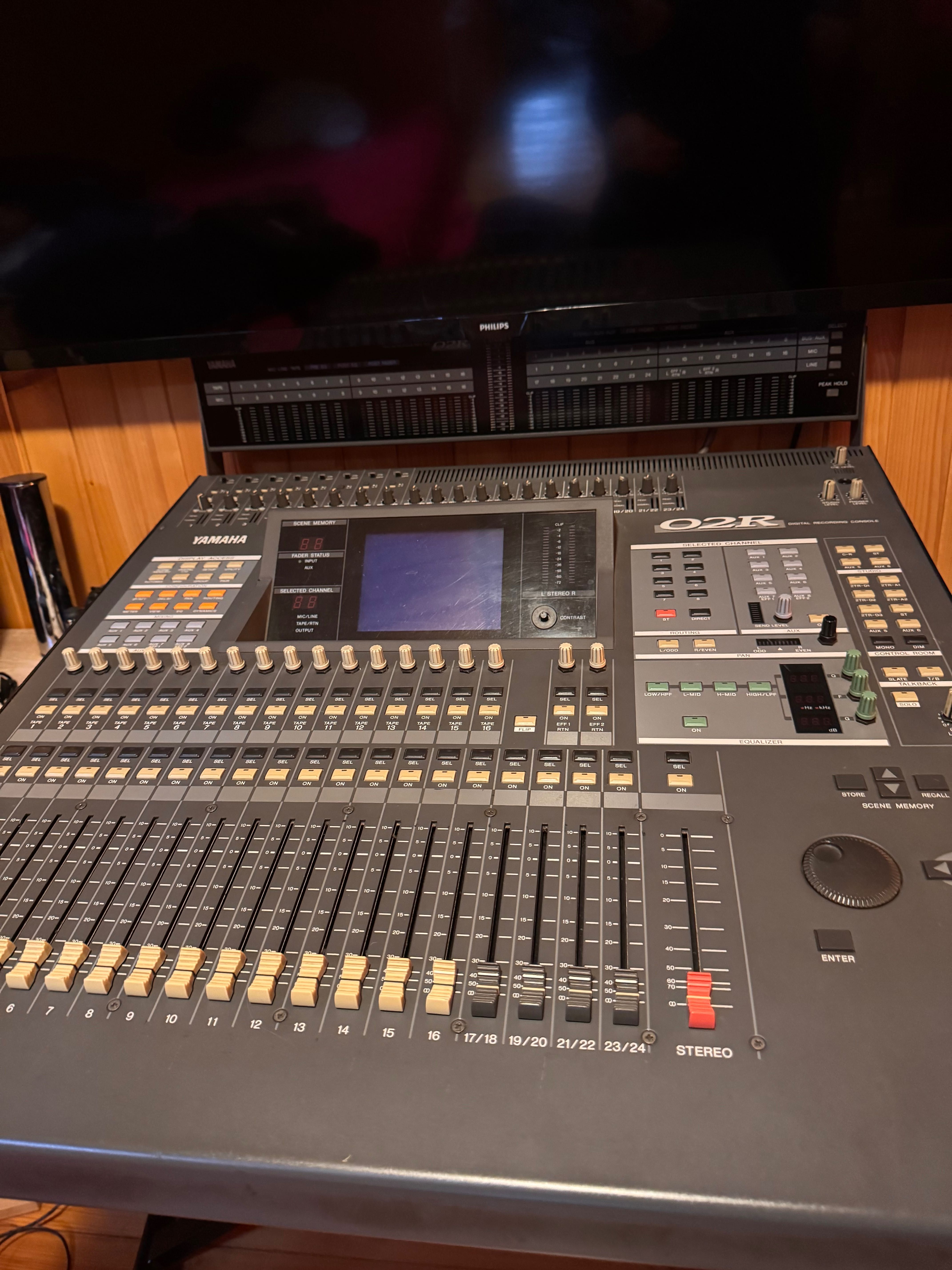 Yamaha 02R V2 + full options!!!