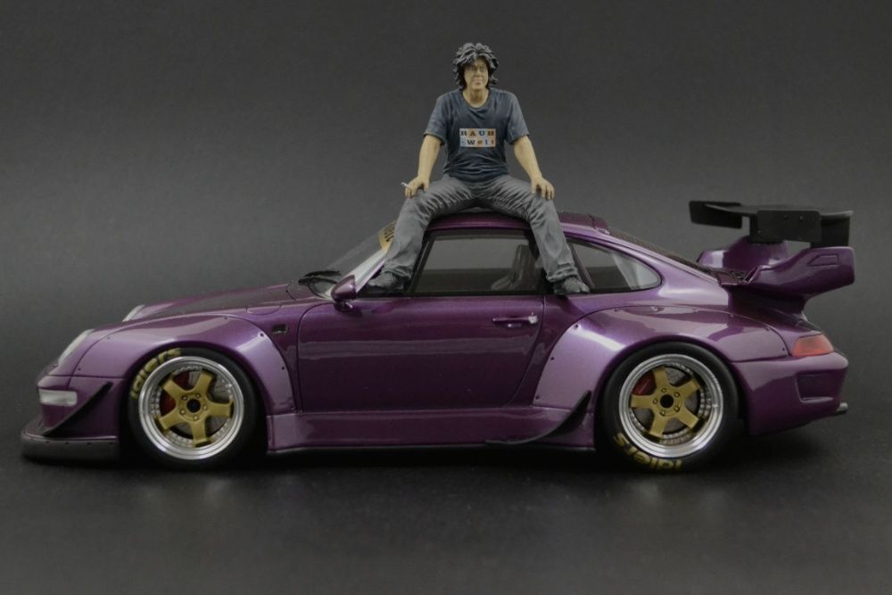 Akira Nakai-San siedzący Figurka 1:18 GT-Spirit Porsche RWB
