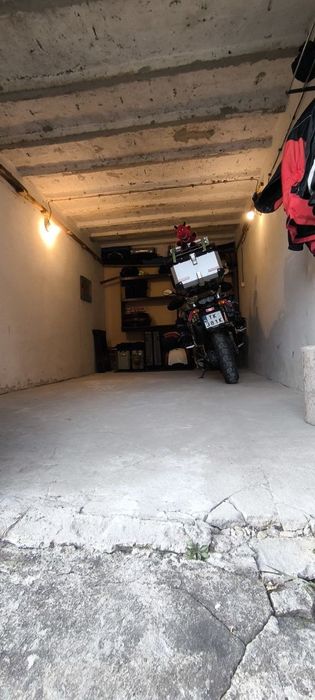 Miejsce parkingowe w garażu dla motocykla/skutera.Czarnów