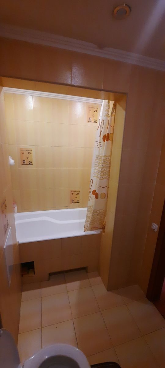 Сдам 2 ком. разд. кв. у метро по ул. Юности 8/2