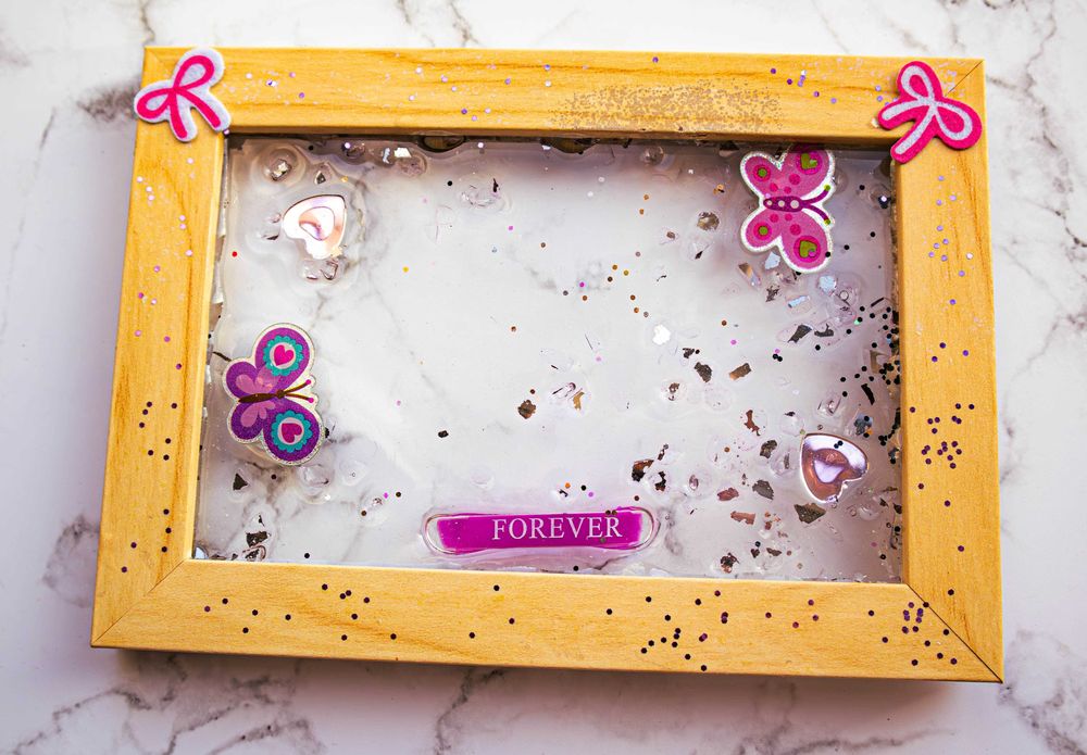 Ramka na zdjęcie "Forever" z motylkami i różowymi dodatkami