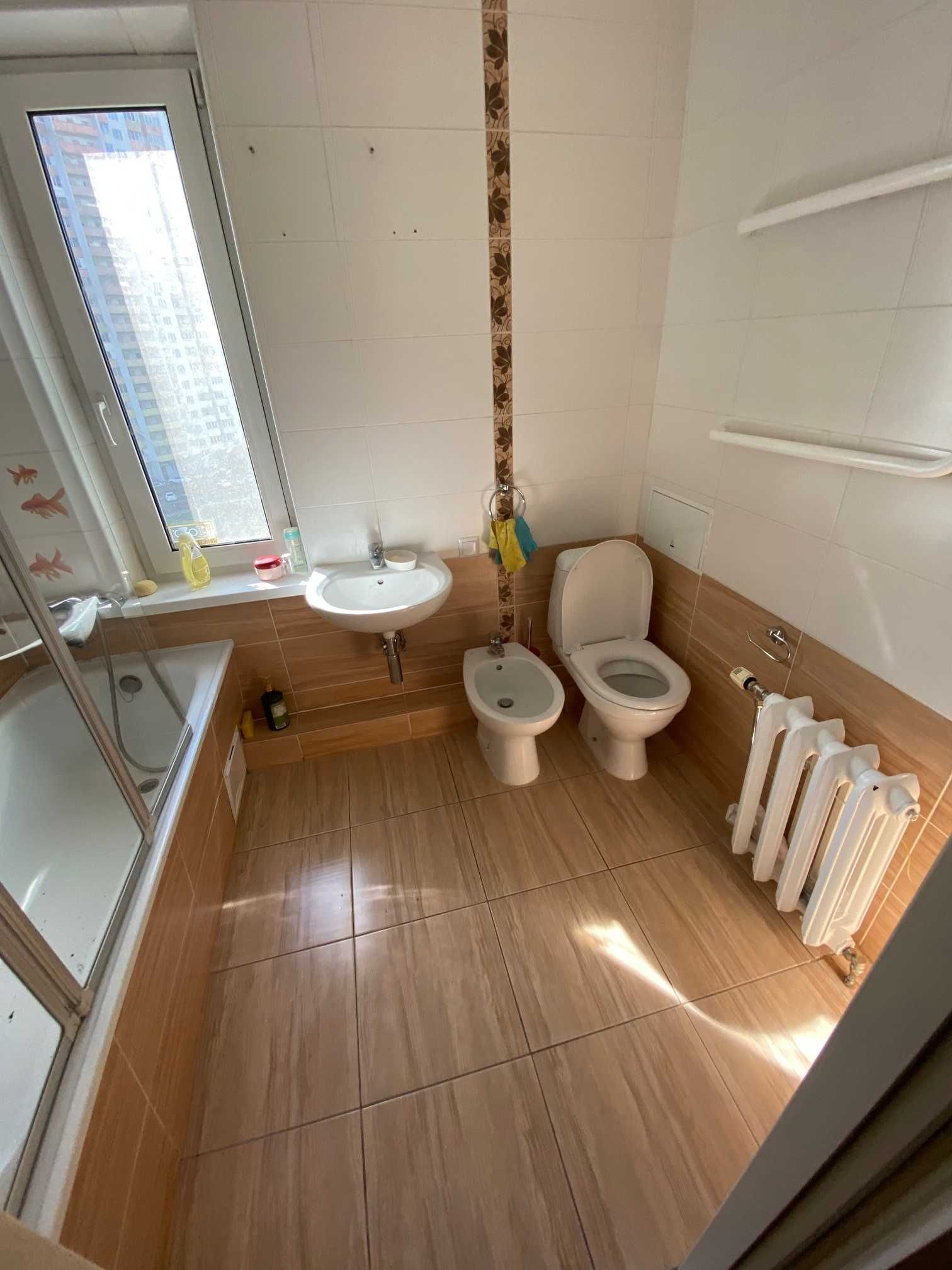 Продаж 2-к квартири 73,3 м2. м.Київ, вул.Драгоманова, 1-Б.   85000$