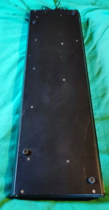 Sintetizador Roland D10 para peças ou reparação.