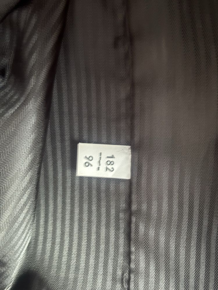 Garnitur meski na dwa guziki