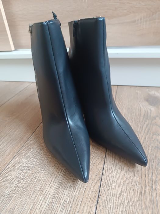 Czarne botki na szpilce