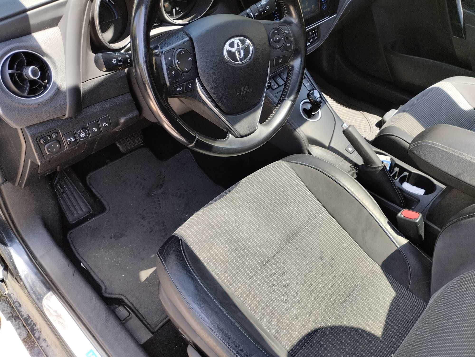 Toyota Auris Touring Sport 1.8 Hybrid Exclusive