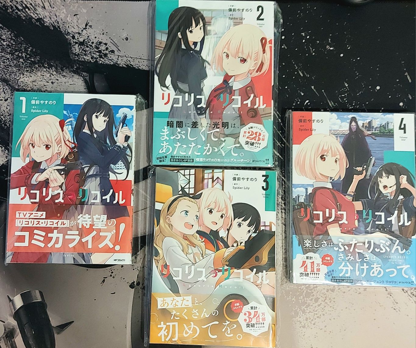 Манга Lycoris recoil на японском языке тома 1-4