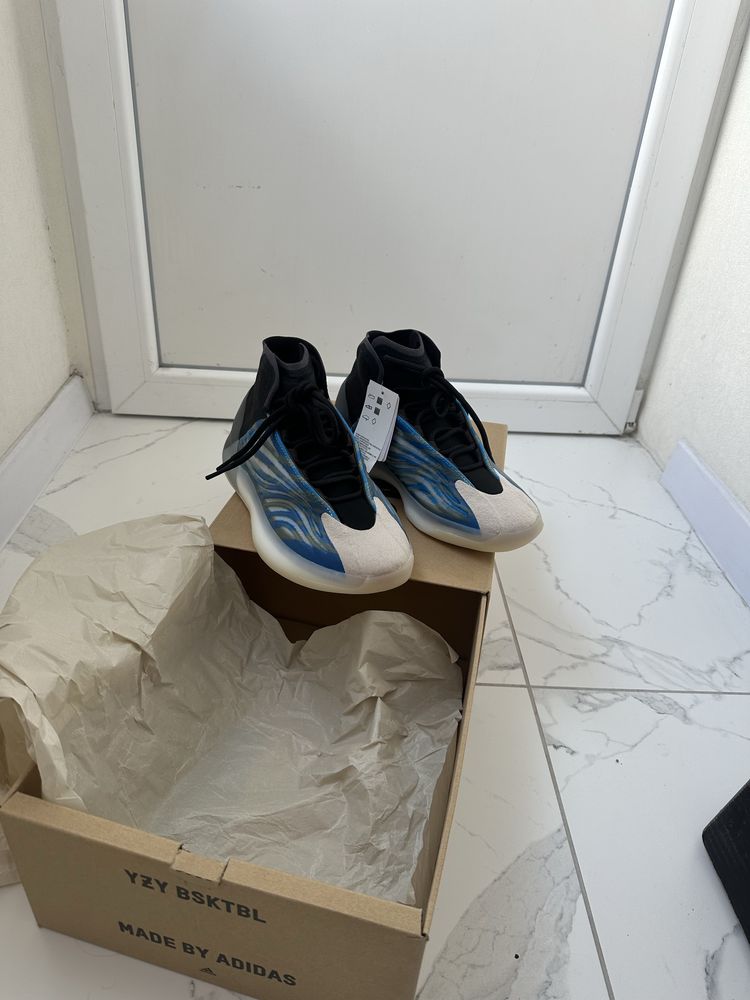 Adidas yeezy BSKTBL QNTM
