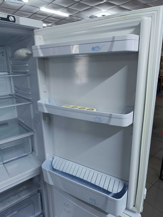 Двокамерний холодильник Indesit