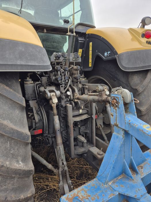 Продам трактор Challenger mt685d