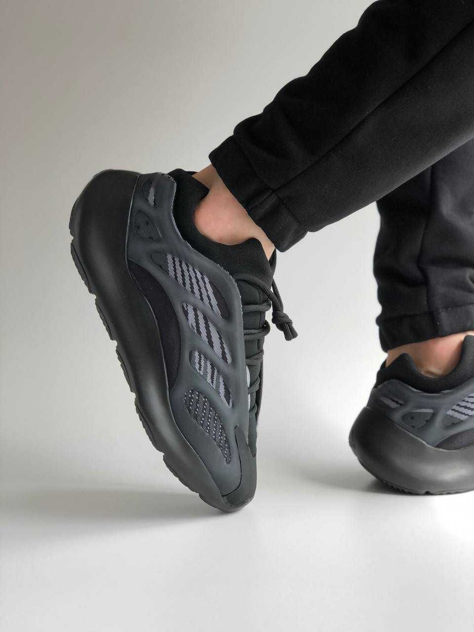 Чоловічі кросівки Adidas Yeezy boost 700 v.3 чорні всі розміри 36-45