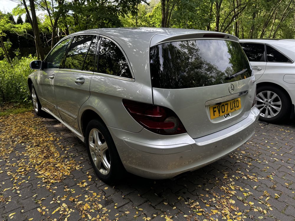 Anglik Mercedes R320 CDI