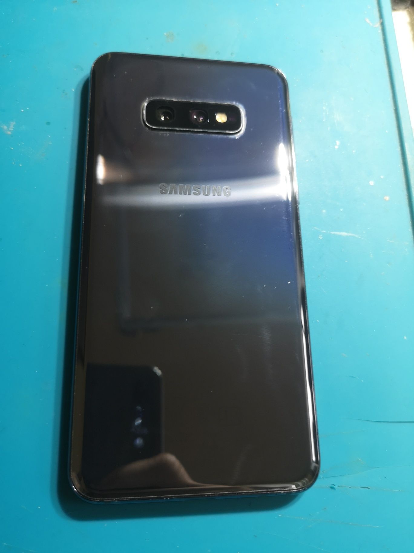 Samsung S10e G970F під заміну екрана,  робочий, хороший акум