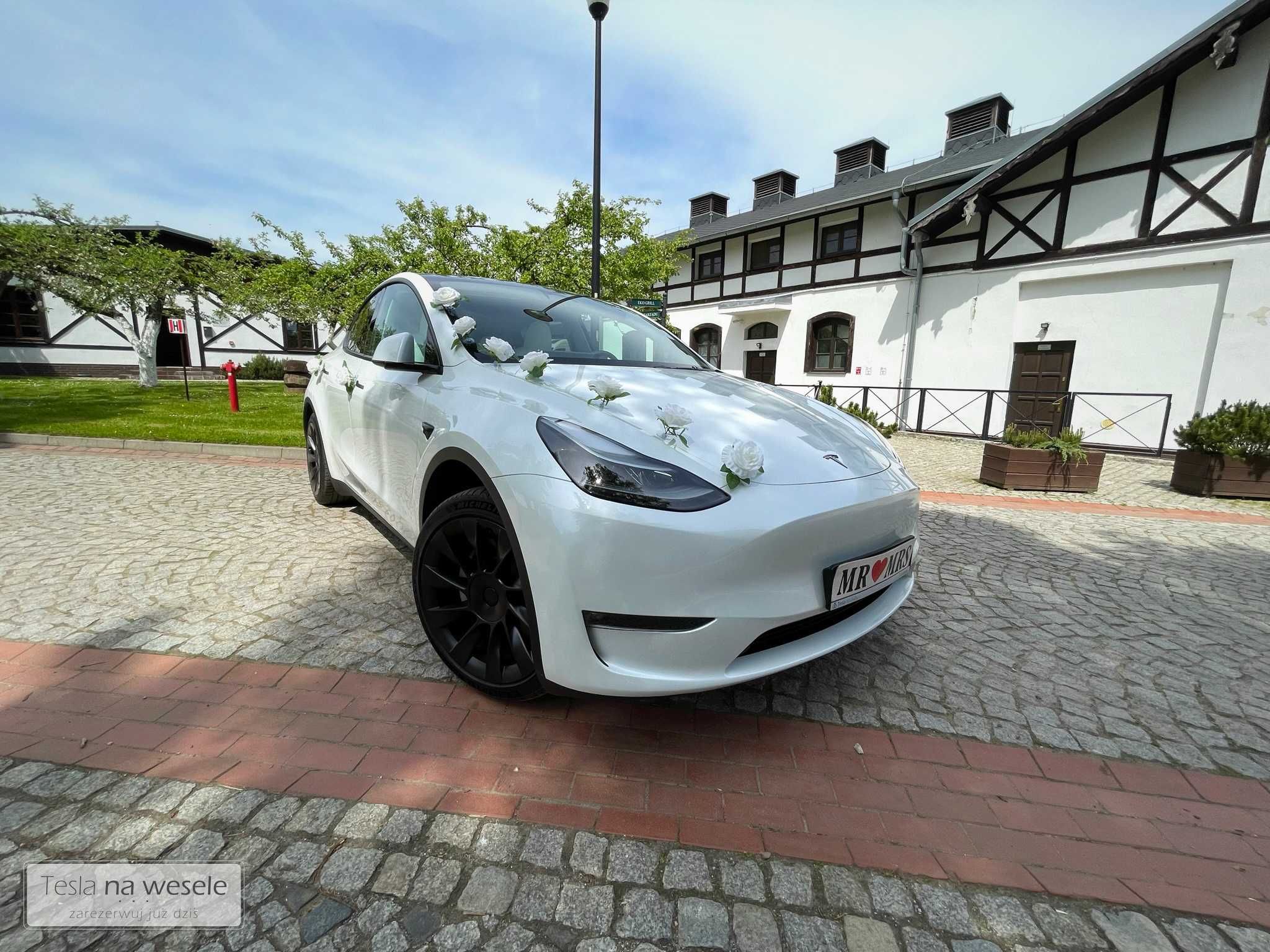 TANIE TERMINY na ślub i wesele Tesla Y - białe auto do ślubu