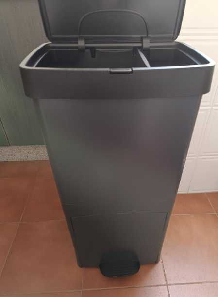 70L trashcan with 2 compartments