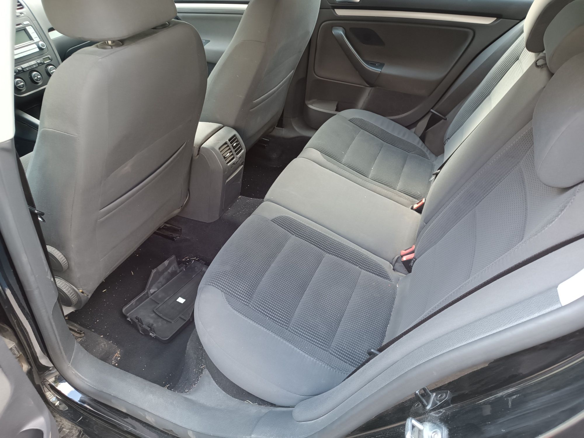 Vw Golf V Kombi - Fotele przód grzane + kanapa + boczki EUR
