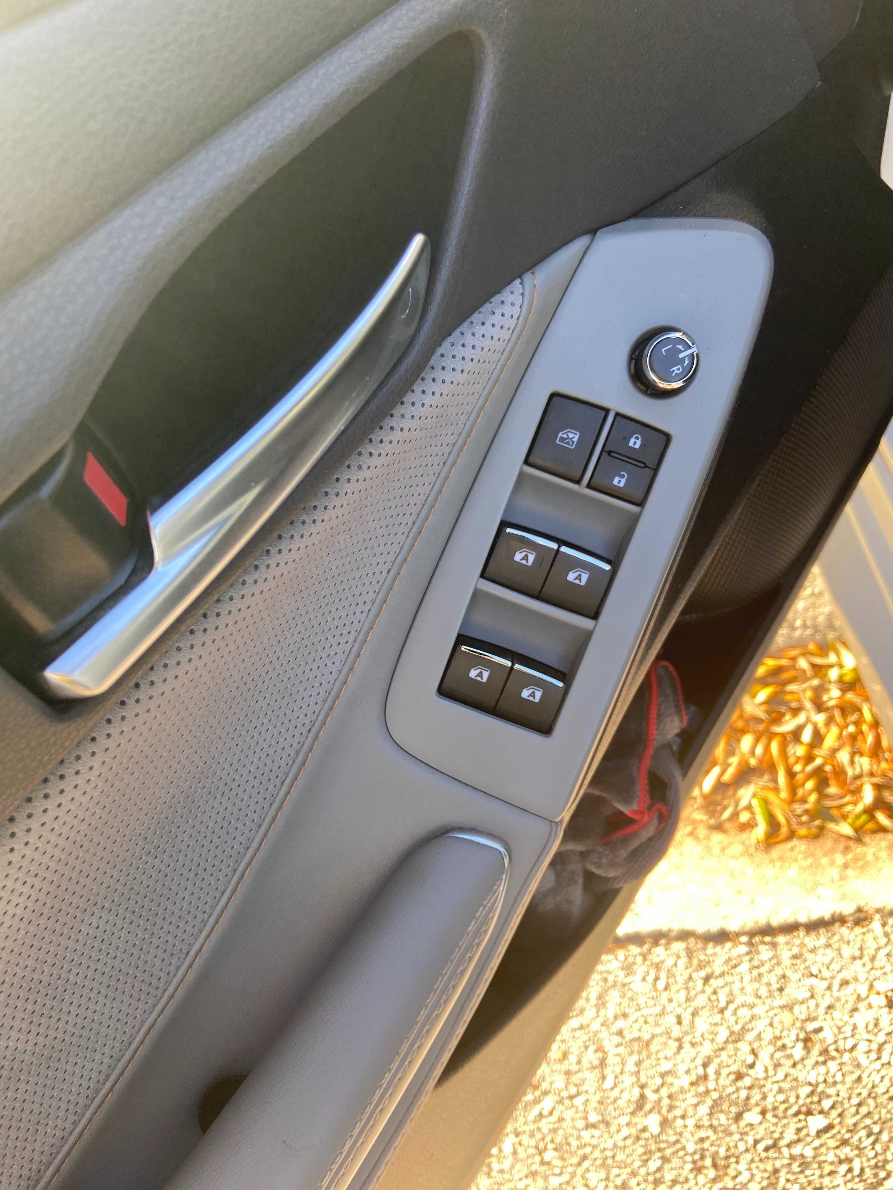 2019 Toyota Avalon Hybrid XSE Sedan 4D