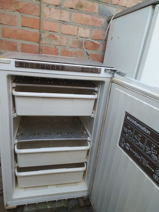 Продам морозиловку Libher