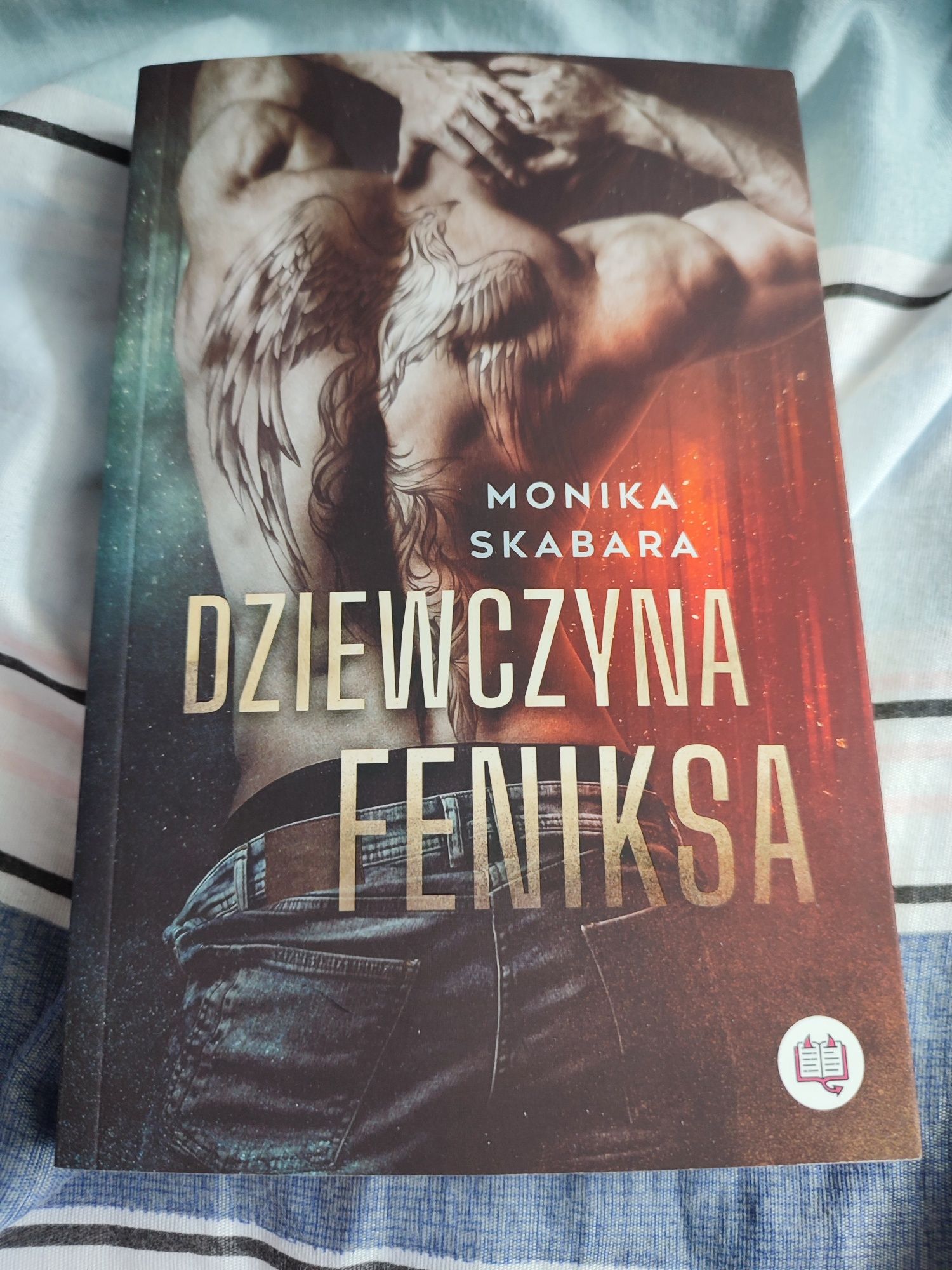 Monika Skabara -" dziewczyna feniksa "