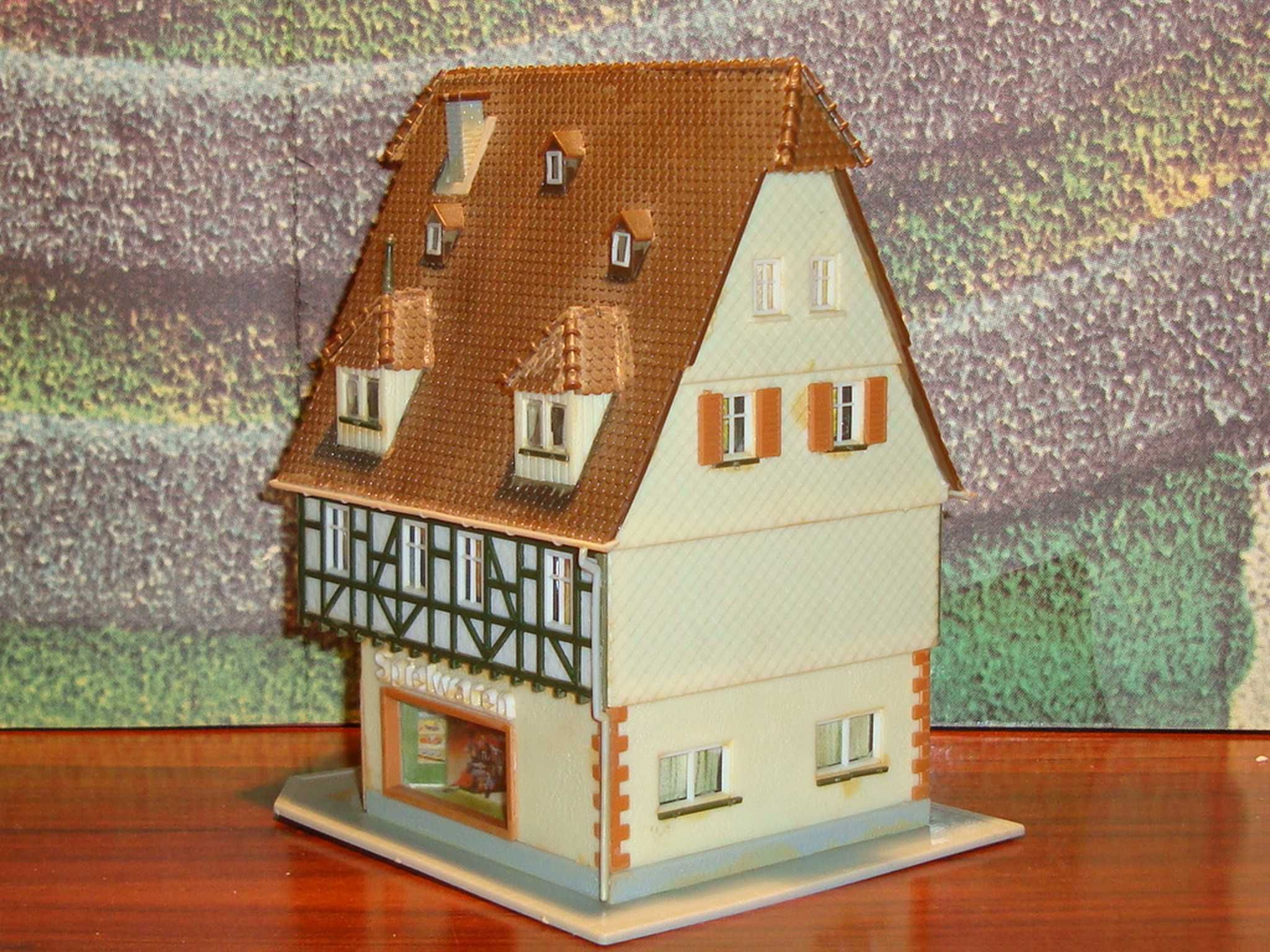 Faller H0 938 - Edifício Habitacional "Tipo Enxaimel" com comercio R/C