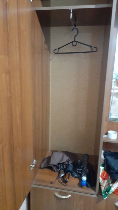 Продам прихожку з дзеркалом