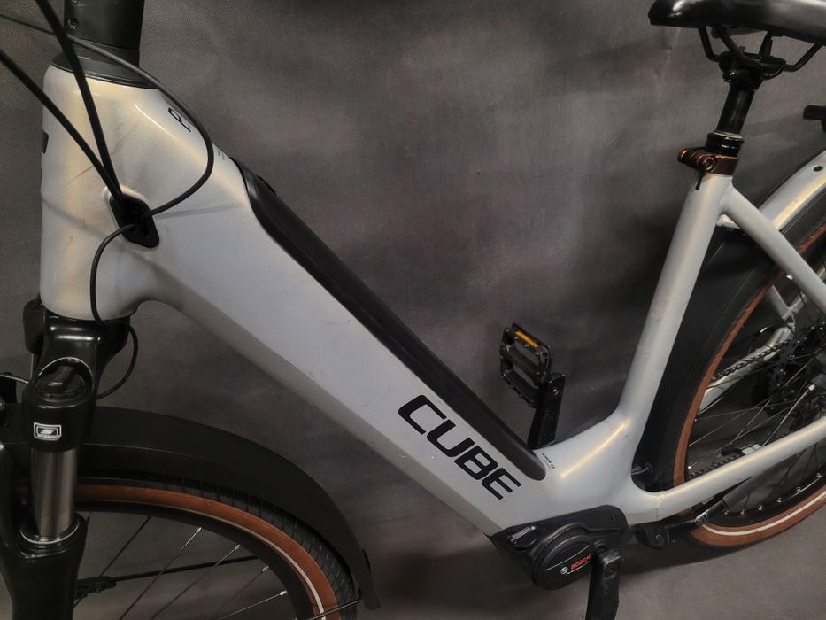 Rower elektryczny Cube Touring Hybrid 625 PRO_ Shimano_ Bosch Smart