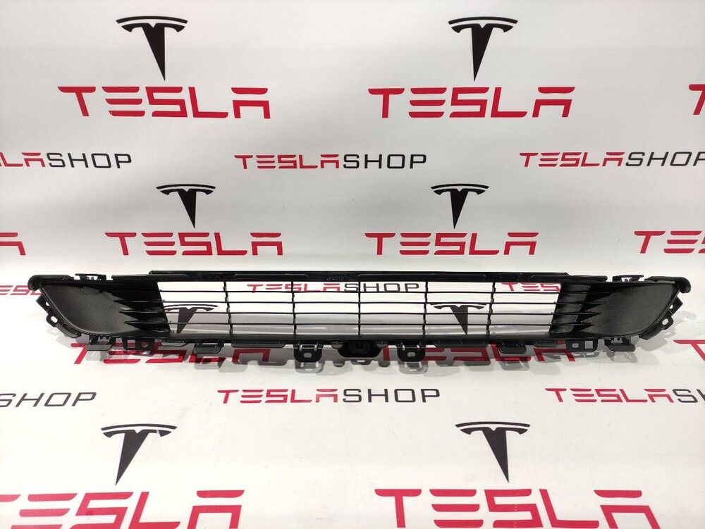 Нижняя решетка переднего бампера Tesla Model Y 20- 1493759-00-A