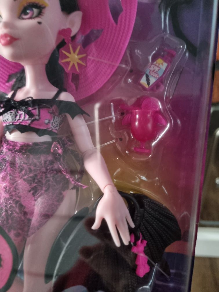 Monster high draculaura scare adise island