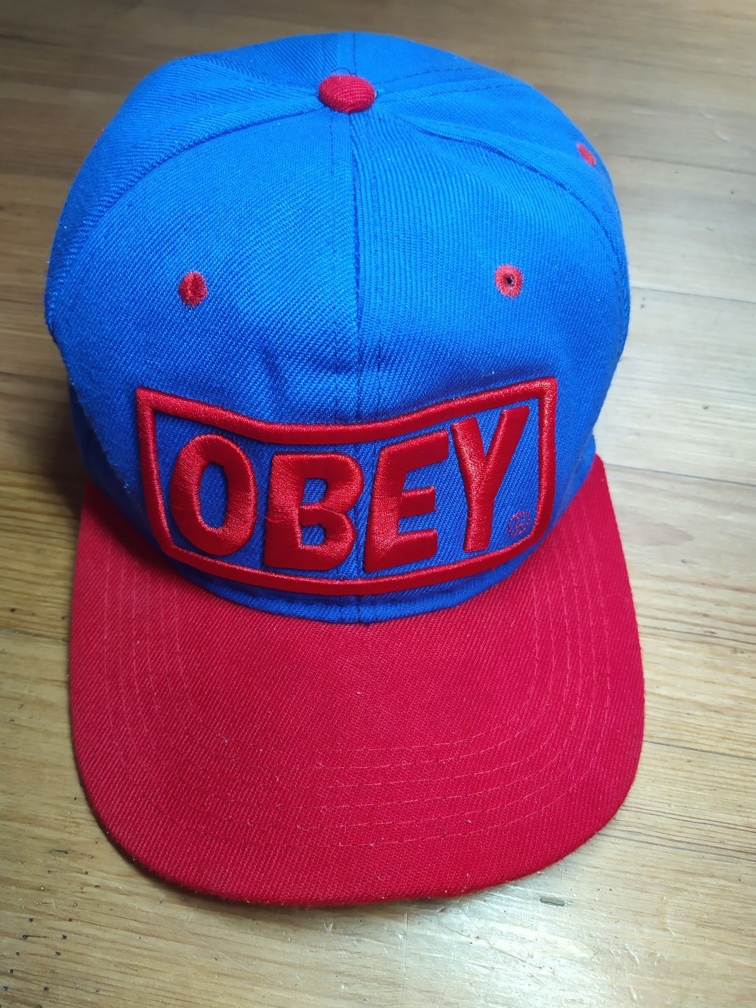 Бейсболка реперка OBEY