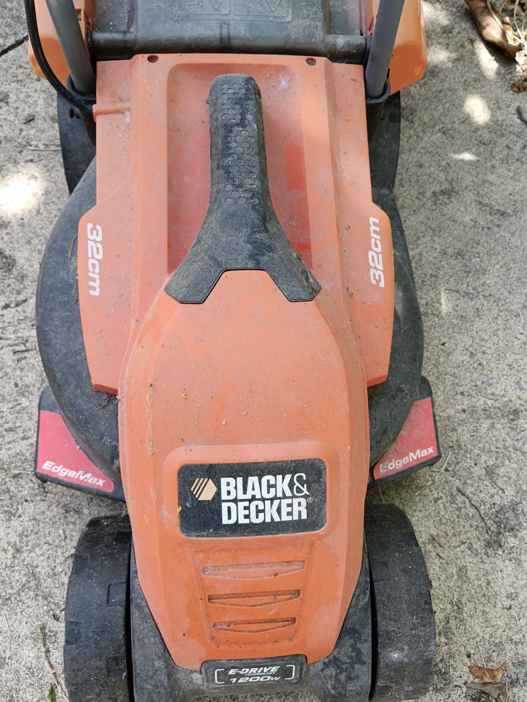 Corta relva black and Decker