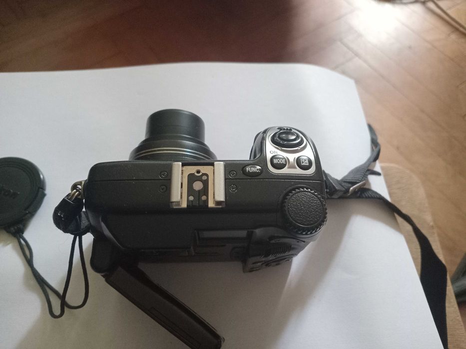 Продам цифровий фотоапарат Nikon Coolpix 5000 50% рабочий + аксесуари