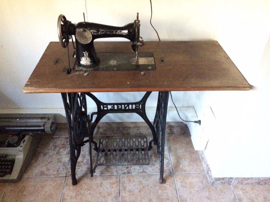Maquina de costura singer a trabalhar antiga