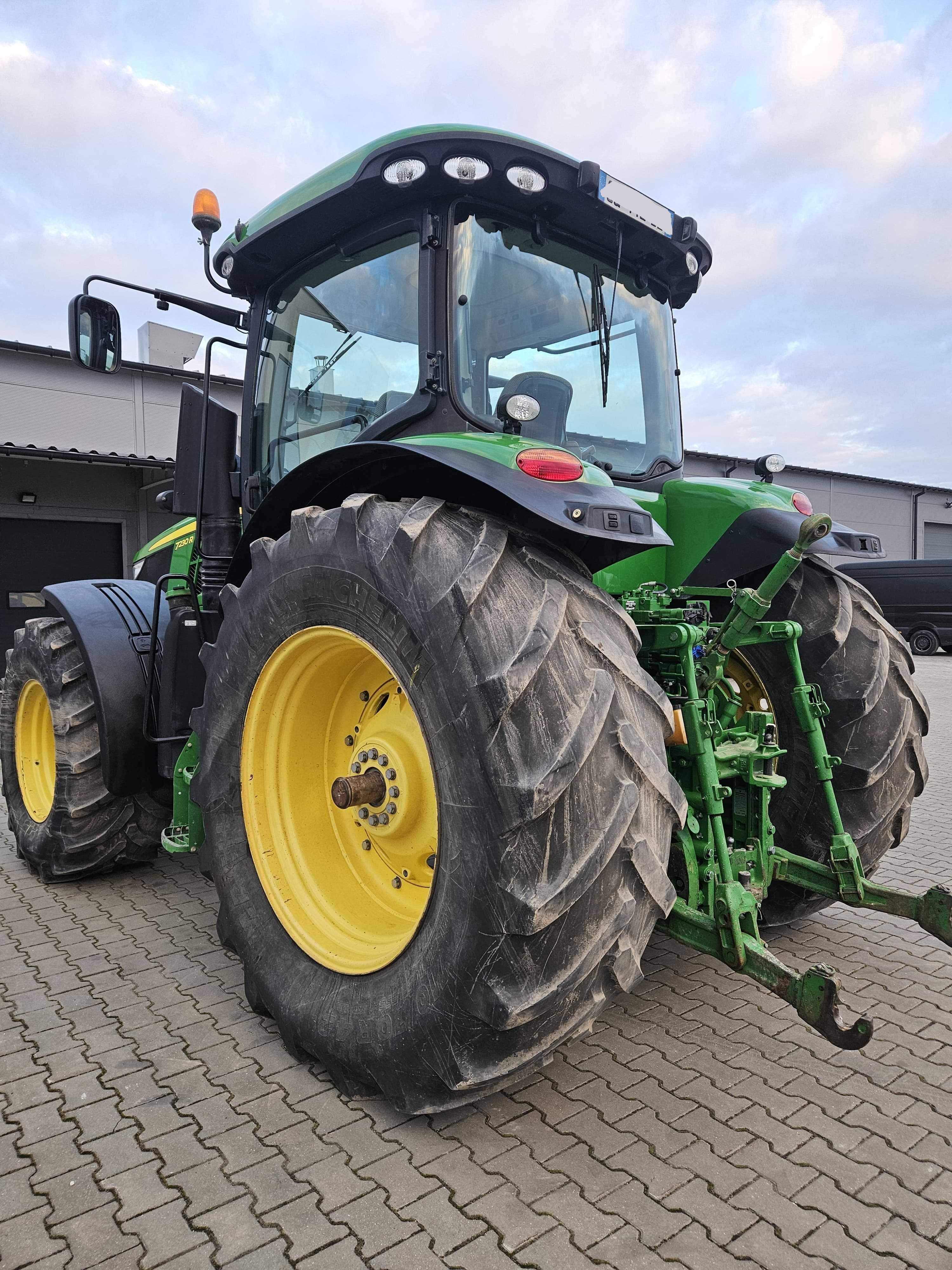 Ciągnik Rolniczy John Deere 7230r Silnik 9l AutoPower