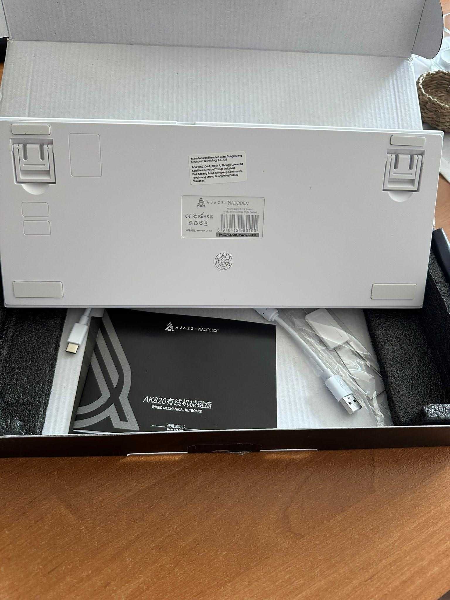 biała klawiatura mechaniczna ajazz ak820