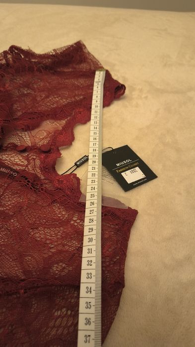 Elegancka bordowa sukienka Miusol – rozmiar M