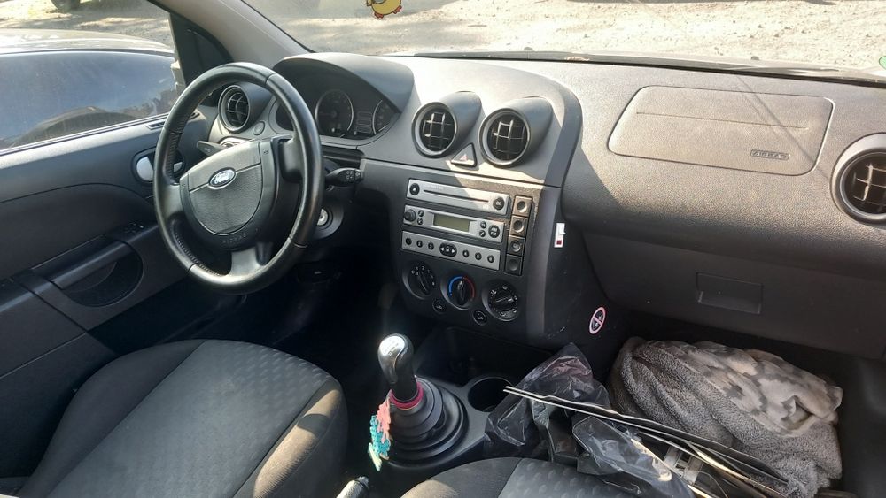 Ford Fiesta mk6 na części maska drzwi silnik lampy