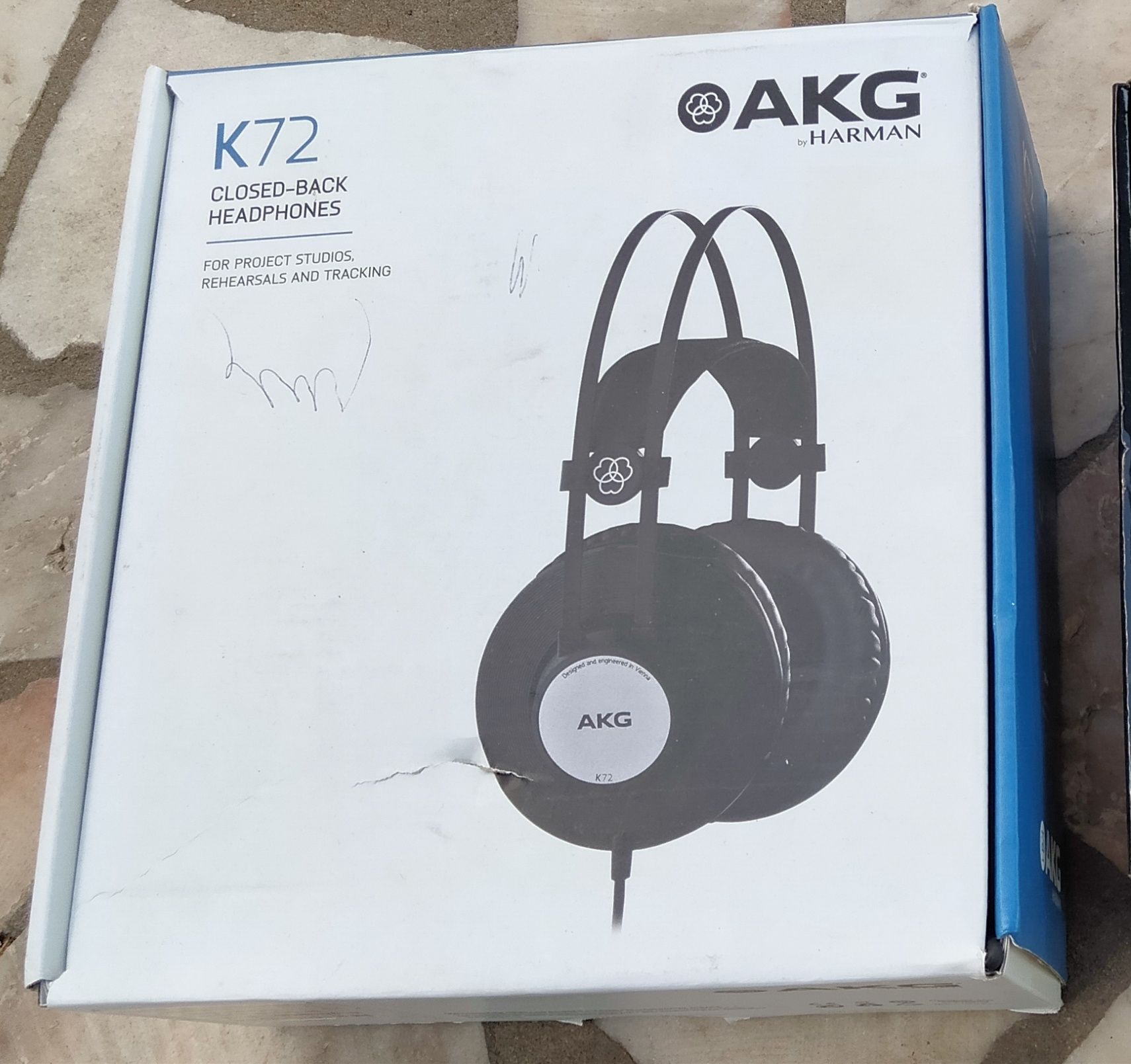 Headphone Akg novo na caixa