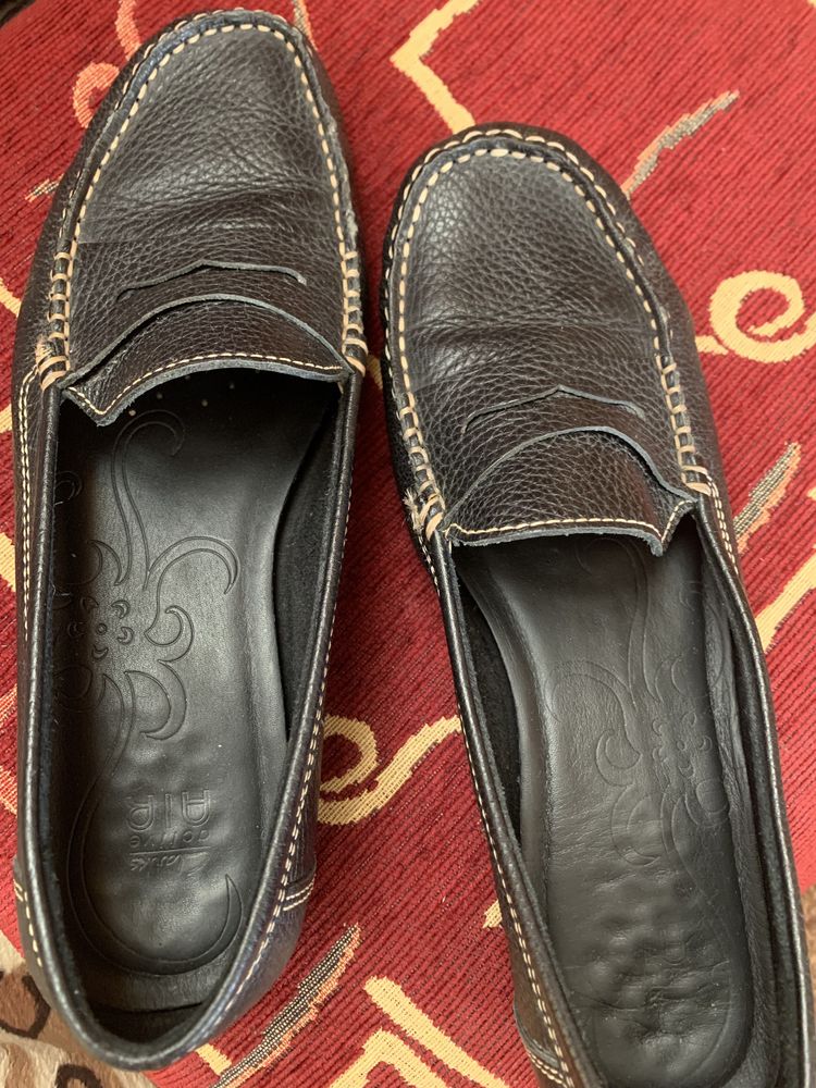 Шкуряні туфлі-мокасини Clarks