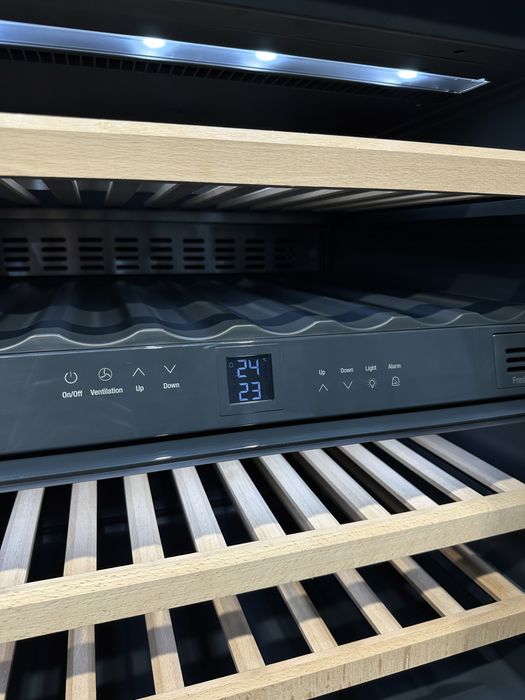 Вбудована винна шафа UWTgb 1682 Liebherr, винний холод