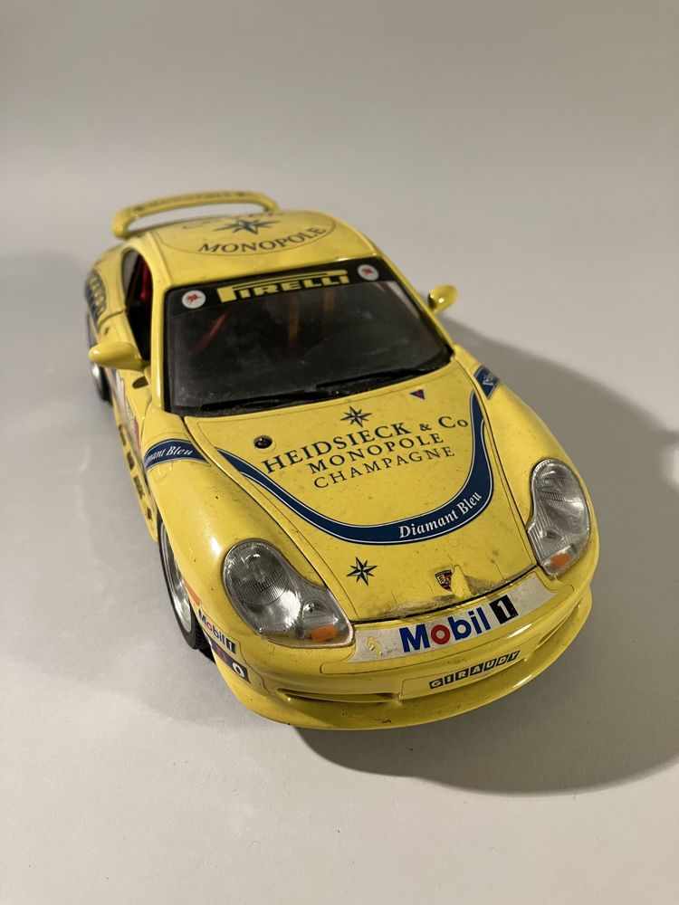 Porsche Carrera 911, 1997: escala 1/18