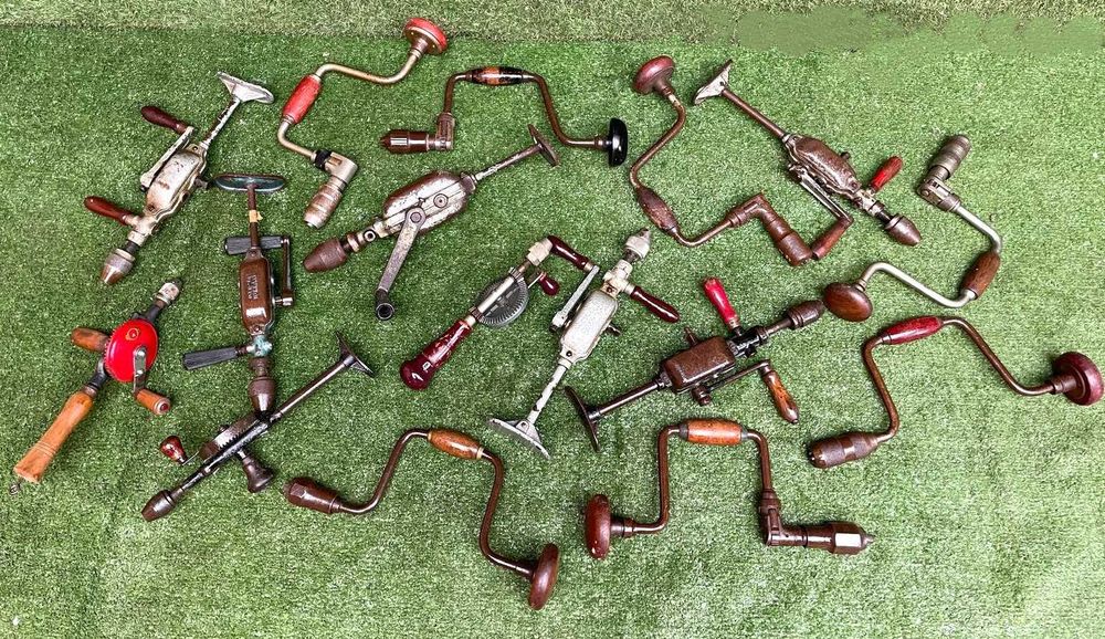 Ferrramentas antigas, tornas, berbequins manuais
