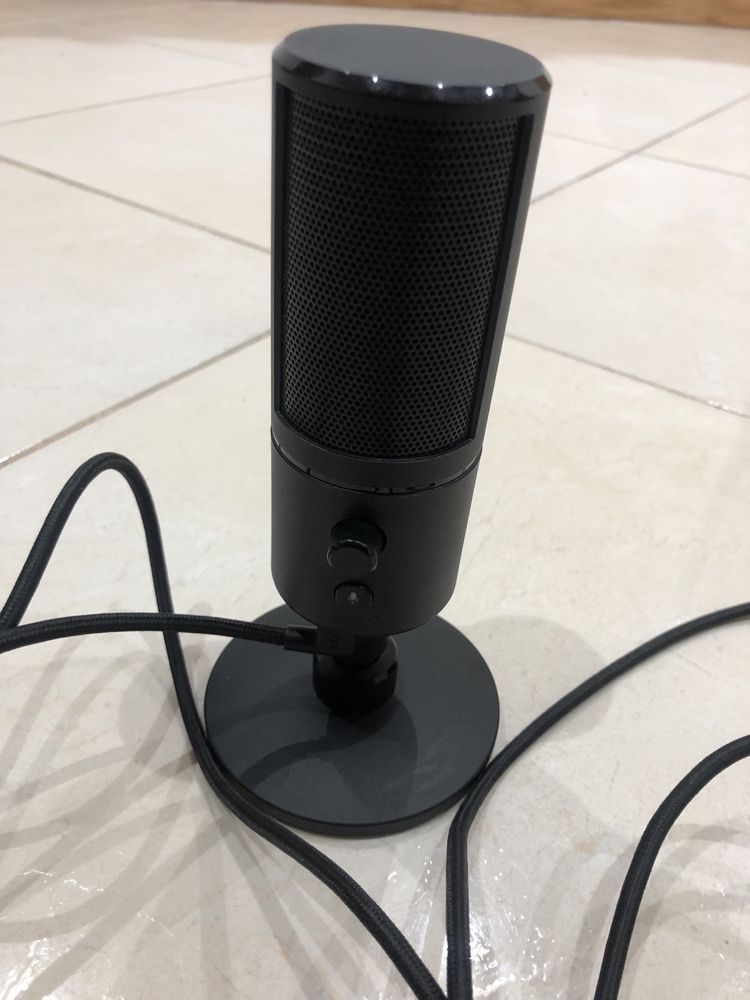 Microfone Razer Seiren X