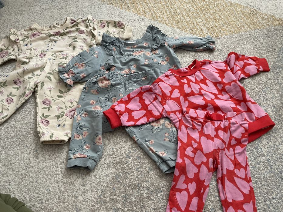 Paka ubran dla dziewczynki rozm 68 i 74